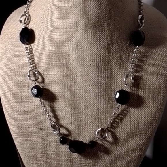 White House Black Market Necklace - Picture 2 of 4